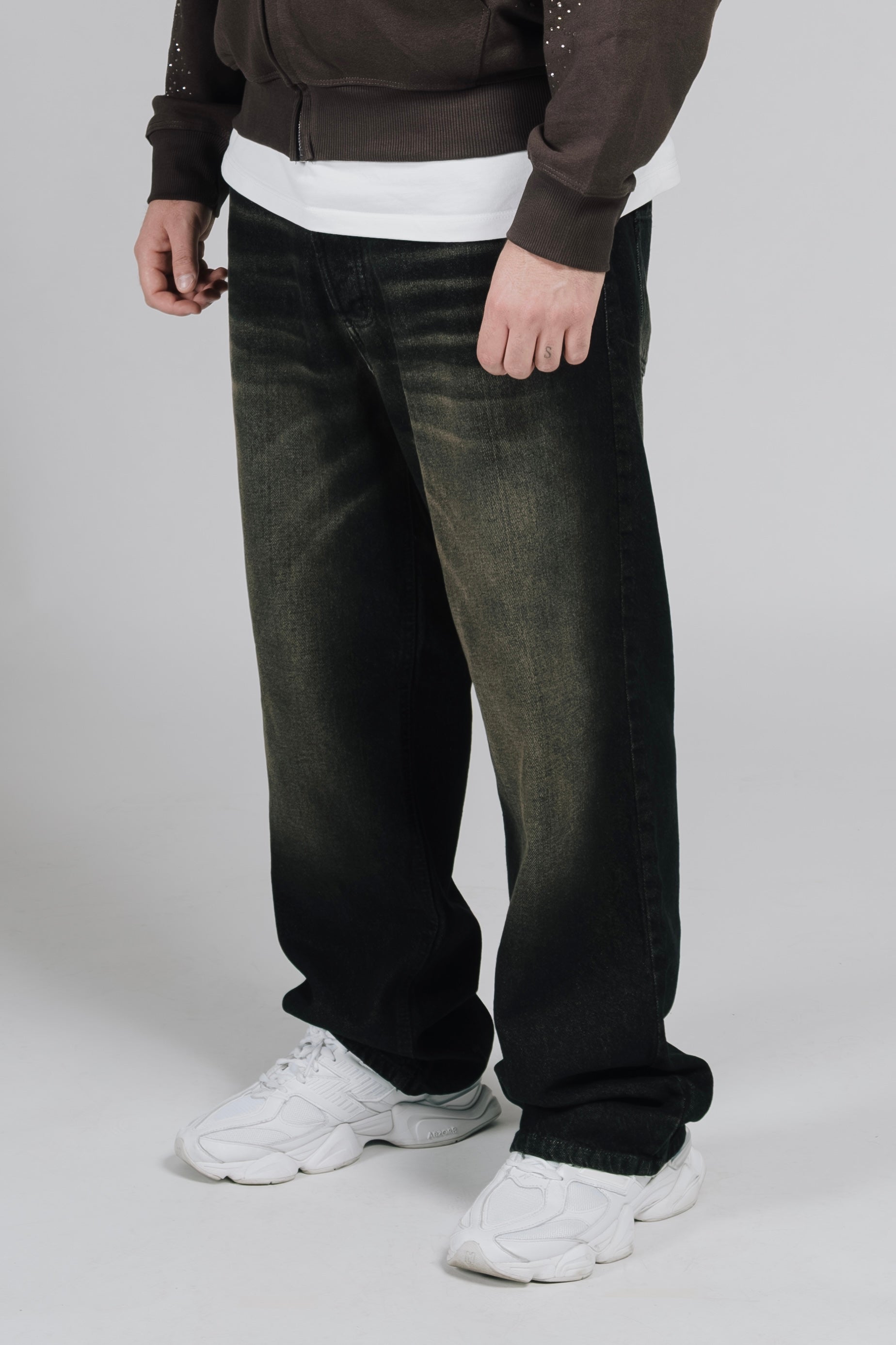 BAGGY BROWN JEANS